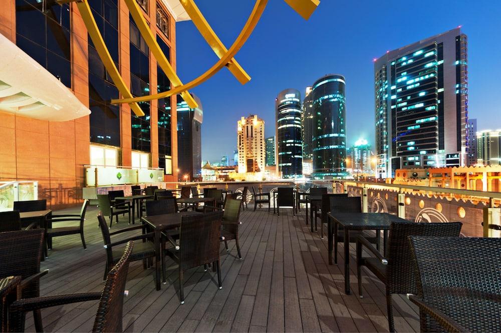 Magnum Hotel & Suites West Bay ドーハ エクステリア 写真