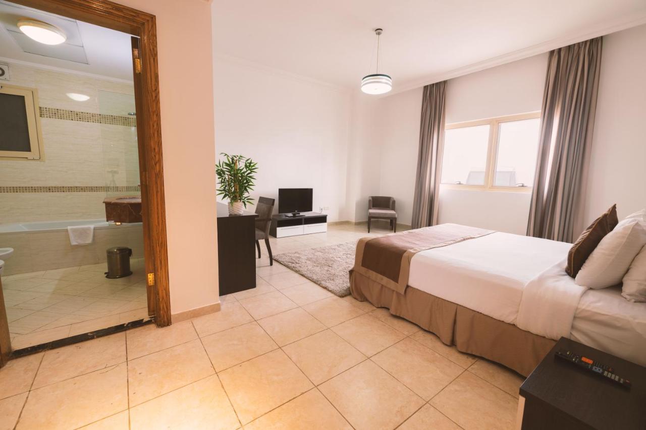 Magnum Hotel & Suites West Bay ドーハ エクステリア 写真