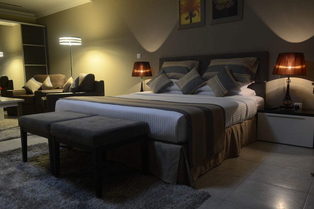 Magnum Hotel & Suites West Bay ドーハ エクステリア 写真